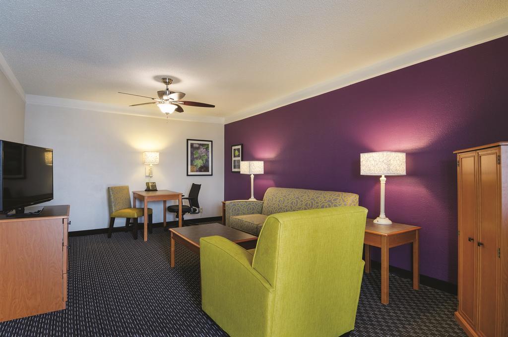 เบย์มอนต์ บาย วินด์แฮม กรีนวิลล์ วูดดรัฟ โร้ด Motel ภายนอก รูปภาพ