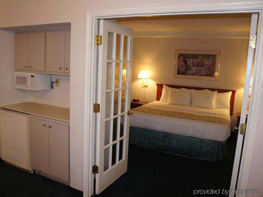 เบย์มอนต์ บาย วินด์แฮม กรีนวิลล์ วูดดรัฟ โร้ด Motel ภายนอก รูปภาพ